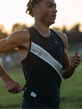 Tracksmith Men’s Strata Singlet in Navy/Ivory/Gold